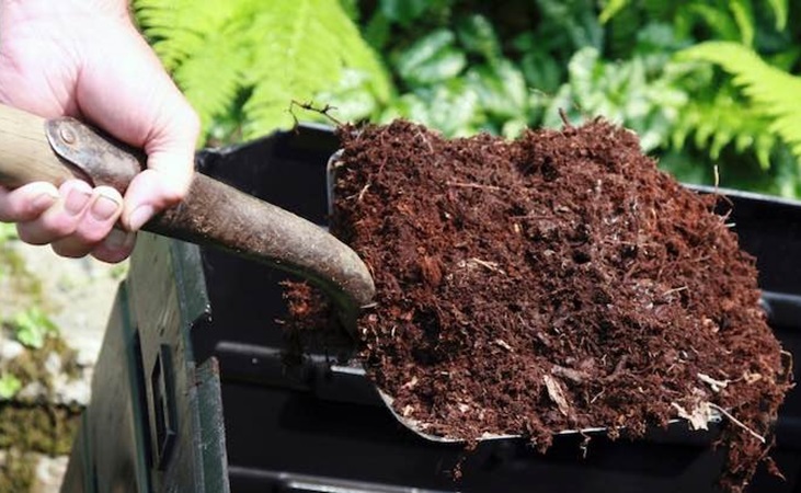 spade with compost