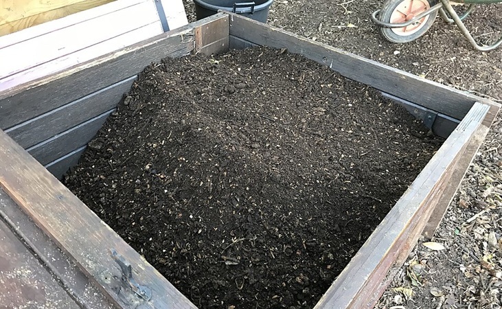 Compost - image by Bernard Dejean, Wikimedia Commons