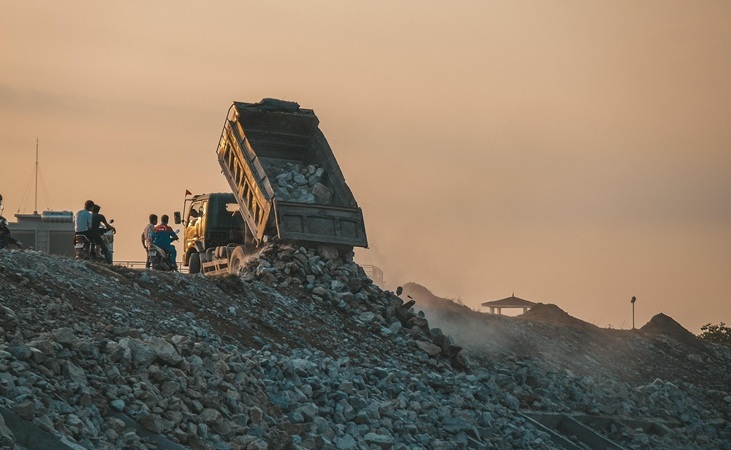Emptying waste into landfill