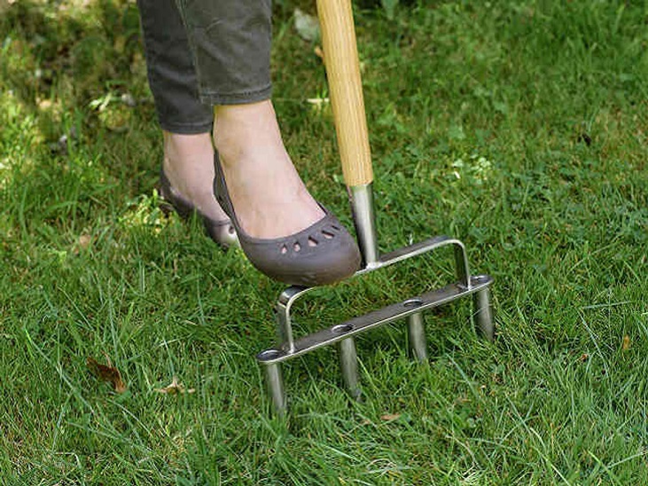 4 pronged lawn aerator