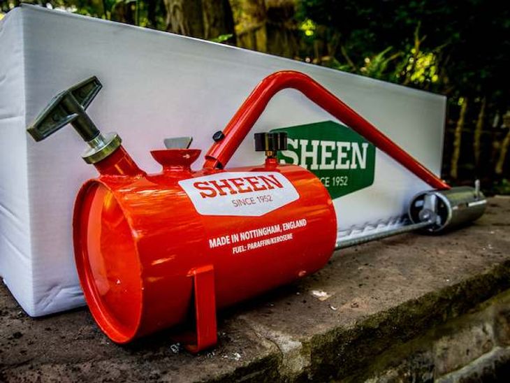 The Sheen flamegun with packaging box