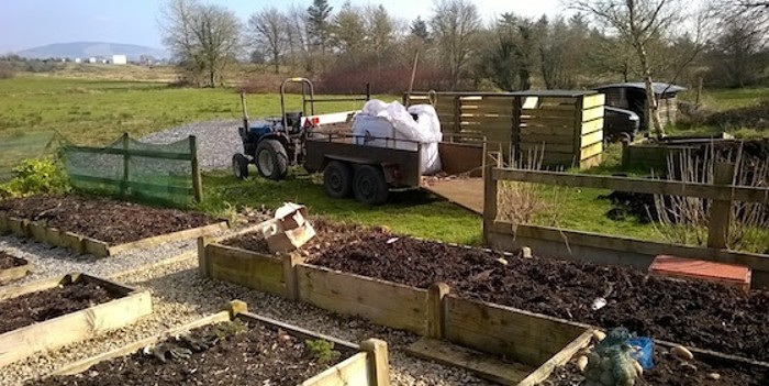 Mulching raised beds 